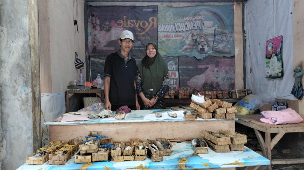 Langkah Kecil dari Pasar, Mengantarkan Pasangan Penjual Ikan ke Tanah Suci
